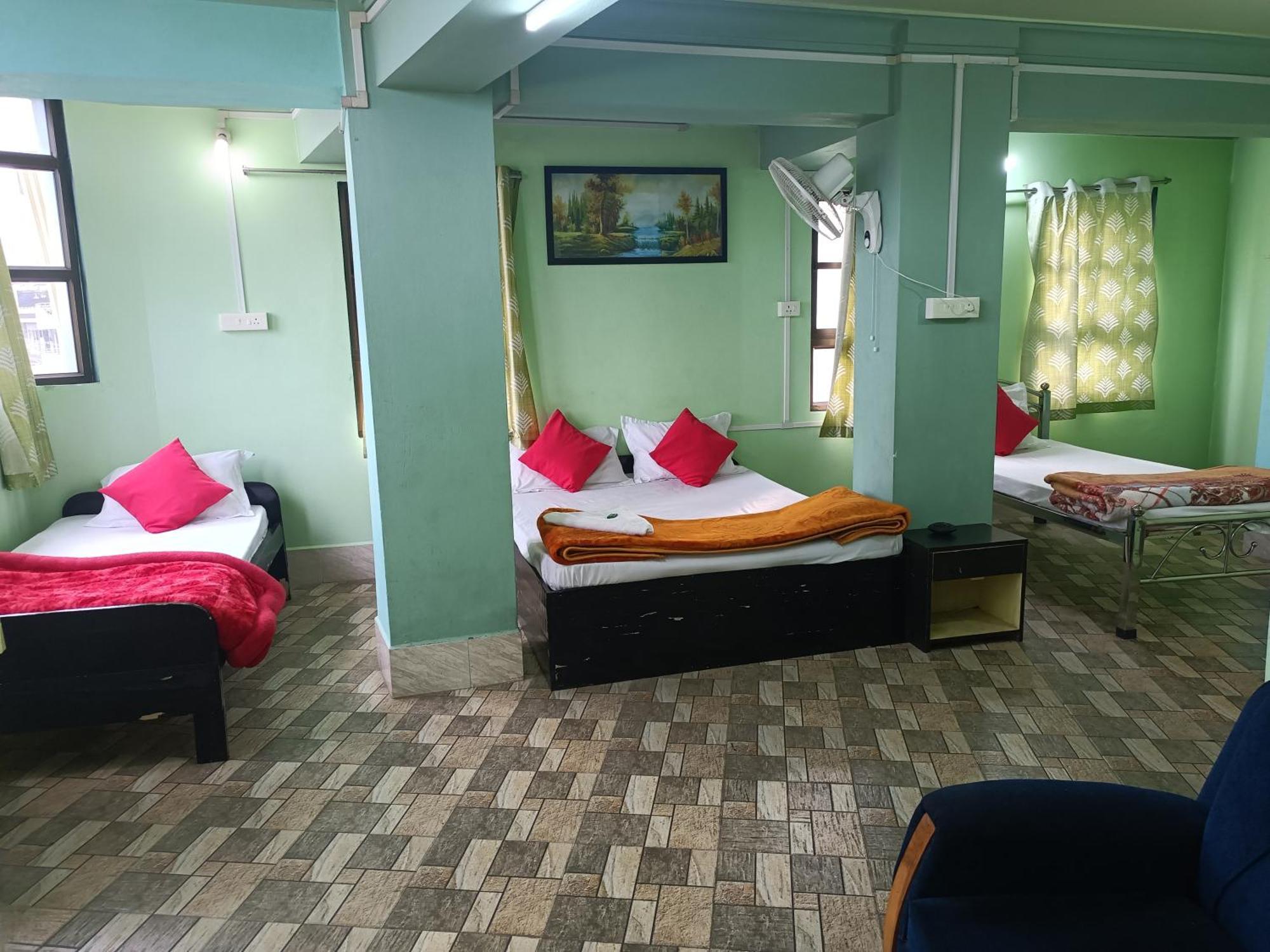 שילונג Our Villa Guest House By Roh מראה חיצוני תמונה
